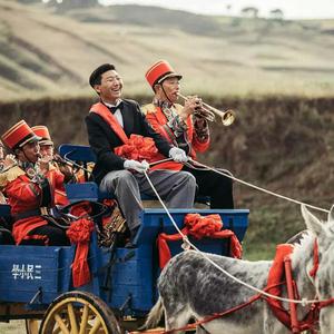 美女扒开尿口无遮挡教师厕所
